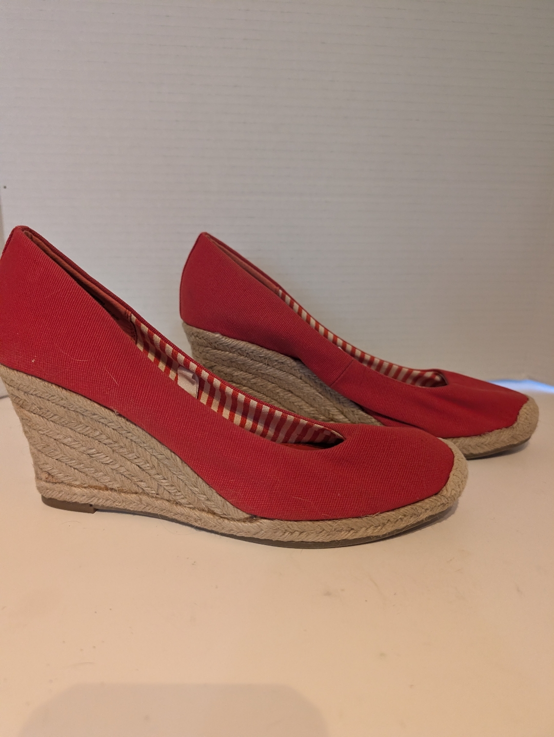 Merona Sz.7 Red Canvas And Rattan Wedge Shoes.